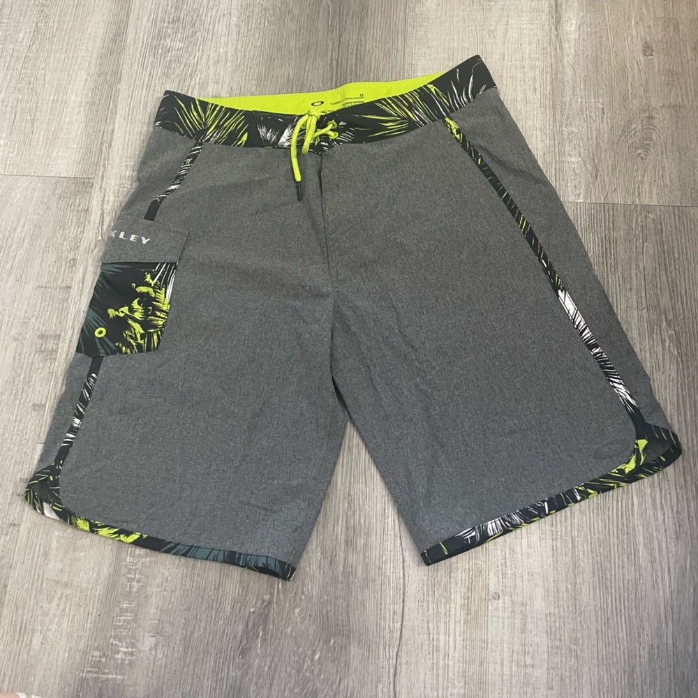 Men's Oakley Dark Gray Board Shorts Swimwear, size 32, Looks new 🏖️